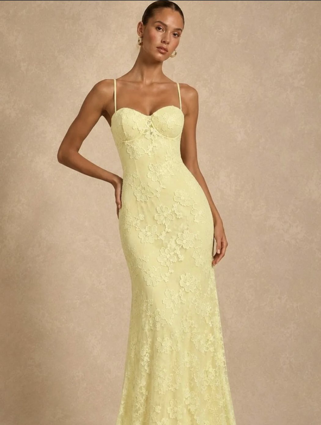 Vestido de encaje amarillo
